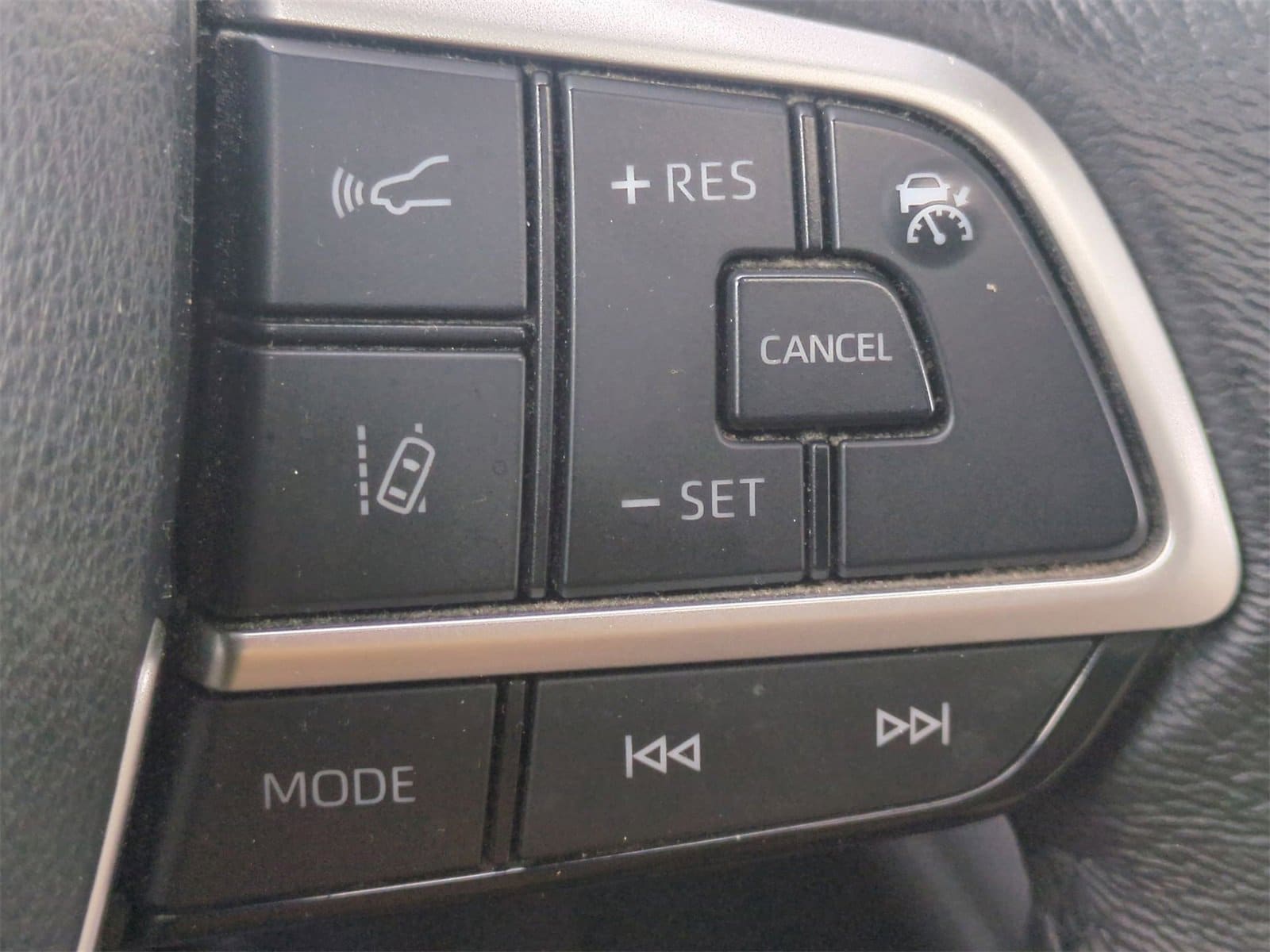 Thumbnail: 2022 Toyota Sienna - 27