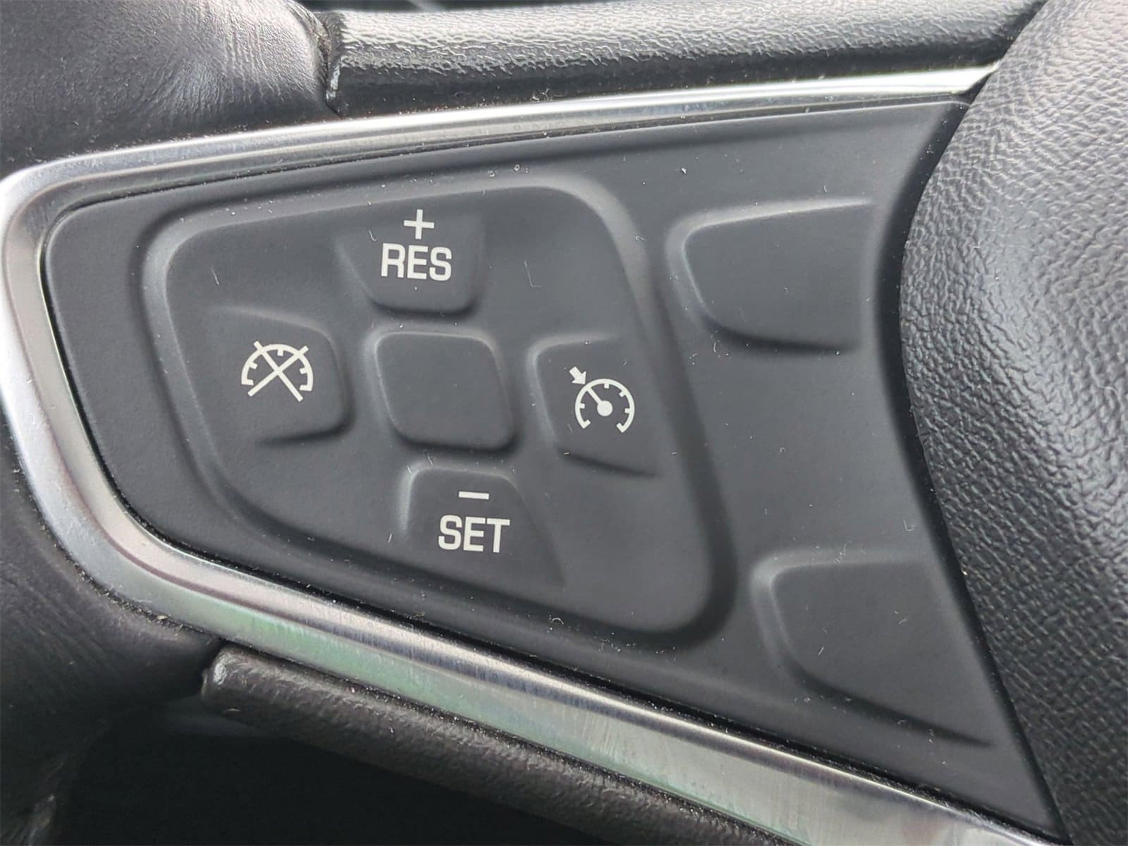 Thumbnail: 2018 Chevrolet Equinox - 25
