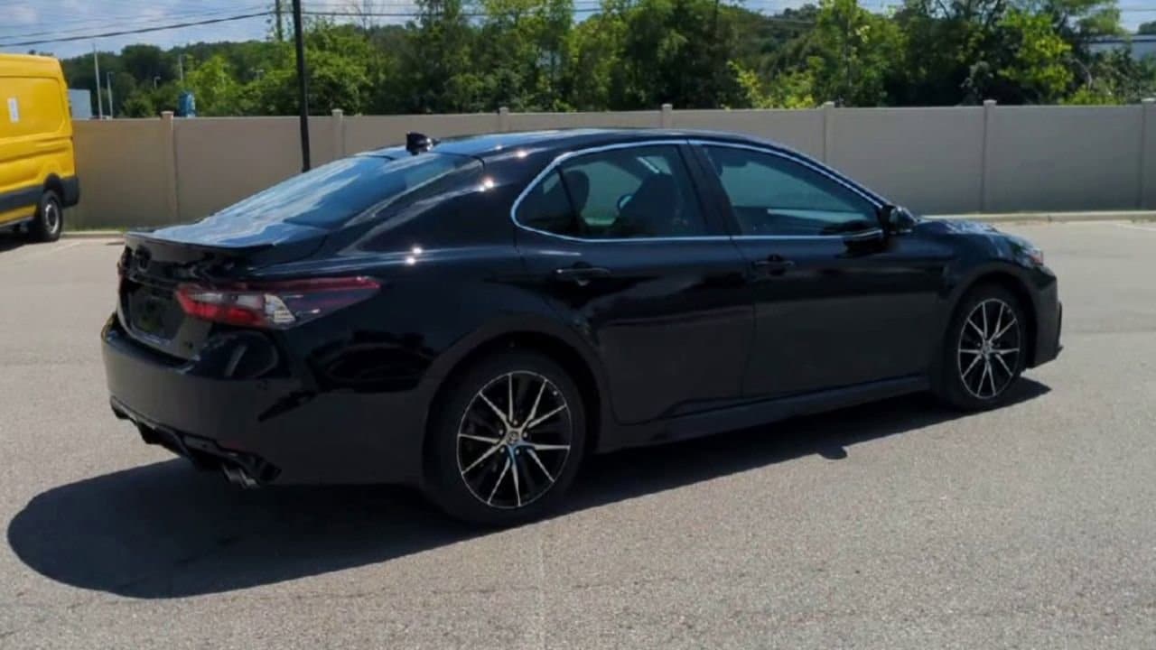 Thumbnail: 2022 Toyota Camry - 8