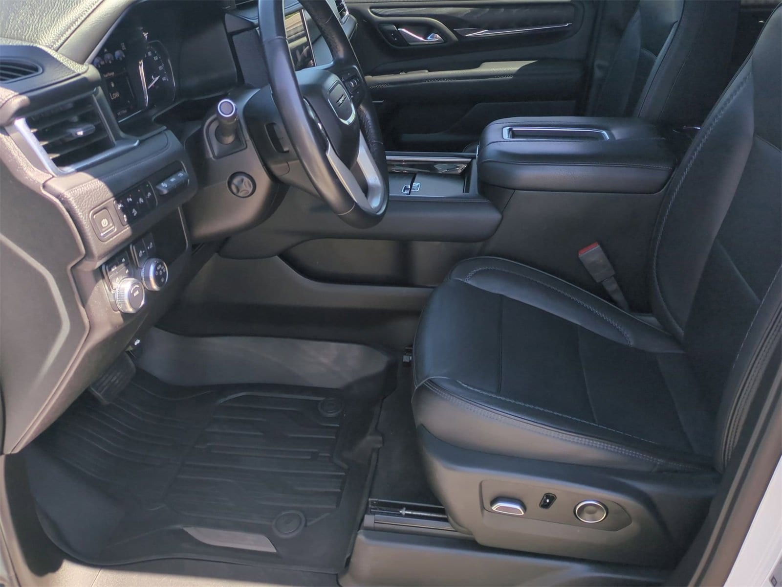 Thumbnail: 2021 GMC Yukon XL - 16