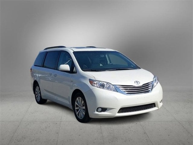 Used 2017 Toyota Sienna XLE with VIN 5TDDZ3DC2HS152383 for sale in Farmington, MI