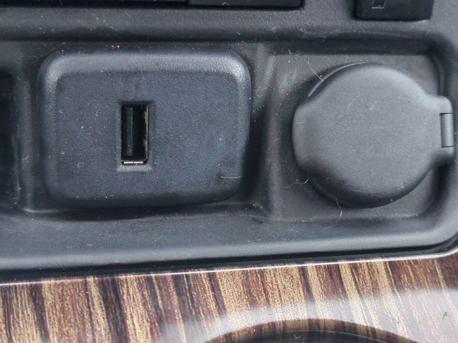 Thumbnail: 2015 GMC Acadia - 32