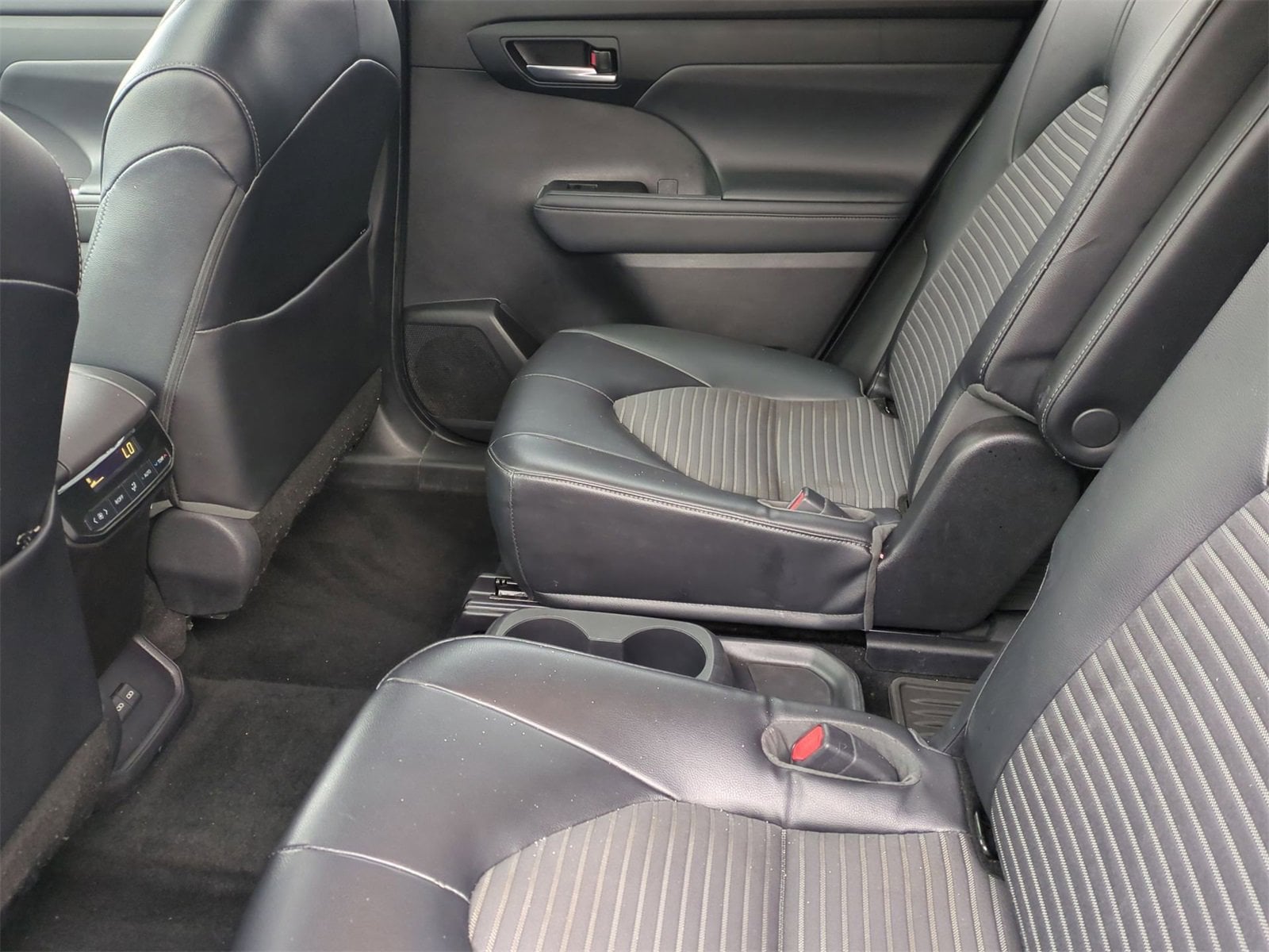 Thumbnail: 2022 Toyota Highlander - 20