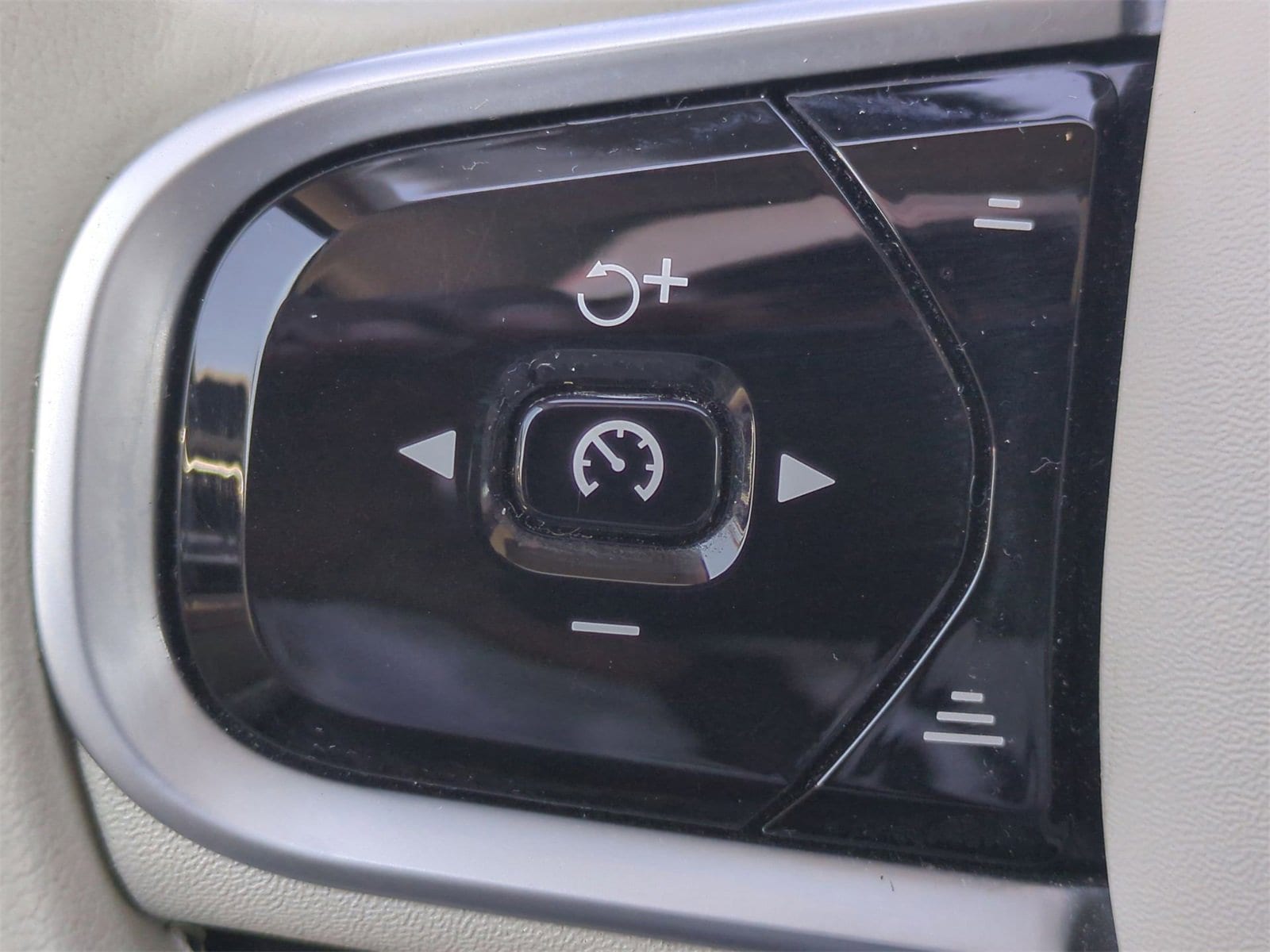 Thumbnail: 2020 Volvo S60 - 25