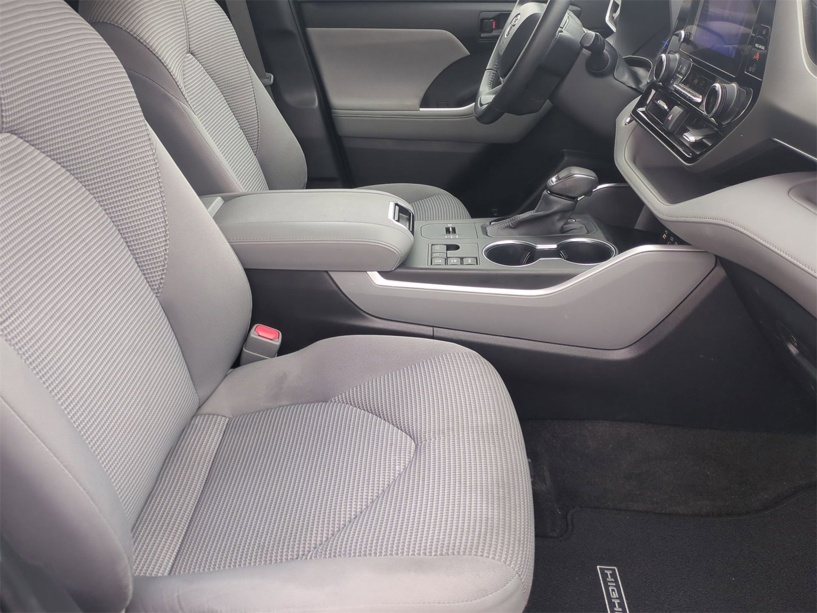 Thumbnail: 2023 Toyota Highlander - 21