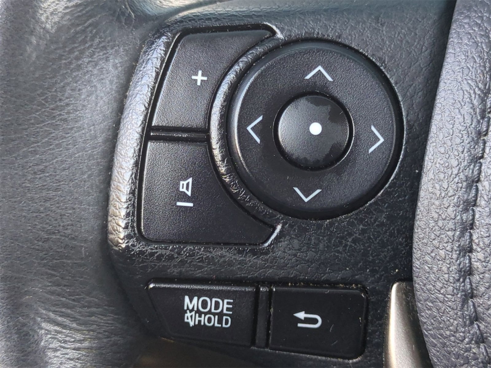 Thumbnail: 2014 Toyota RAV4 - 25