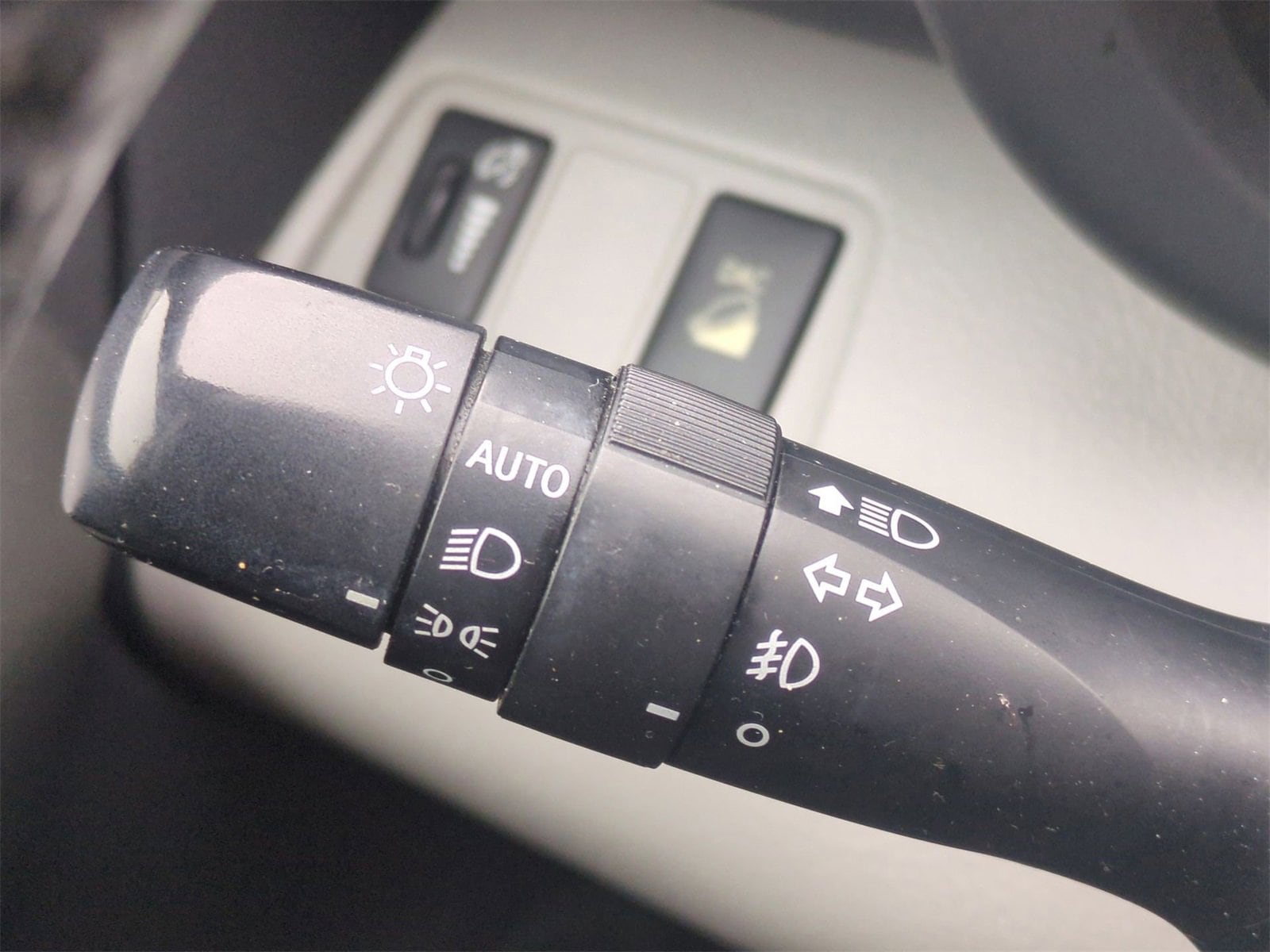 Thumbnail: 2011 Toyota RAV4 - 28