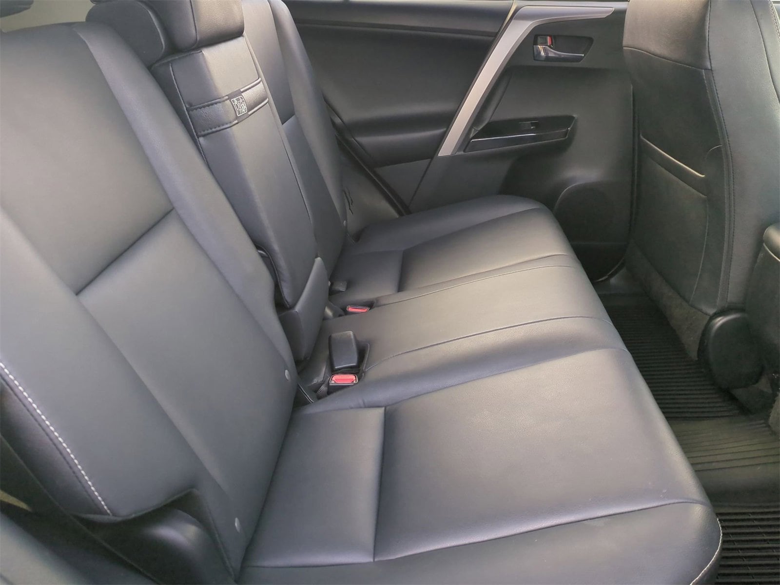 Thumbnail: 2017 Toyota RAV4 - 21