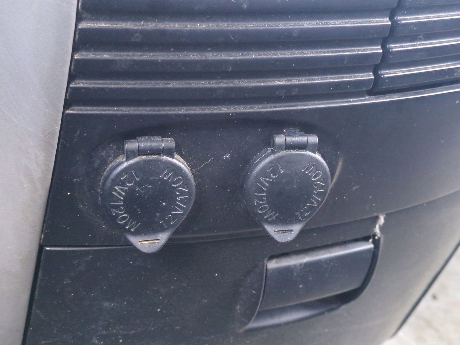 Thumbnail: 2005 Toyota Sienna - 25