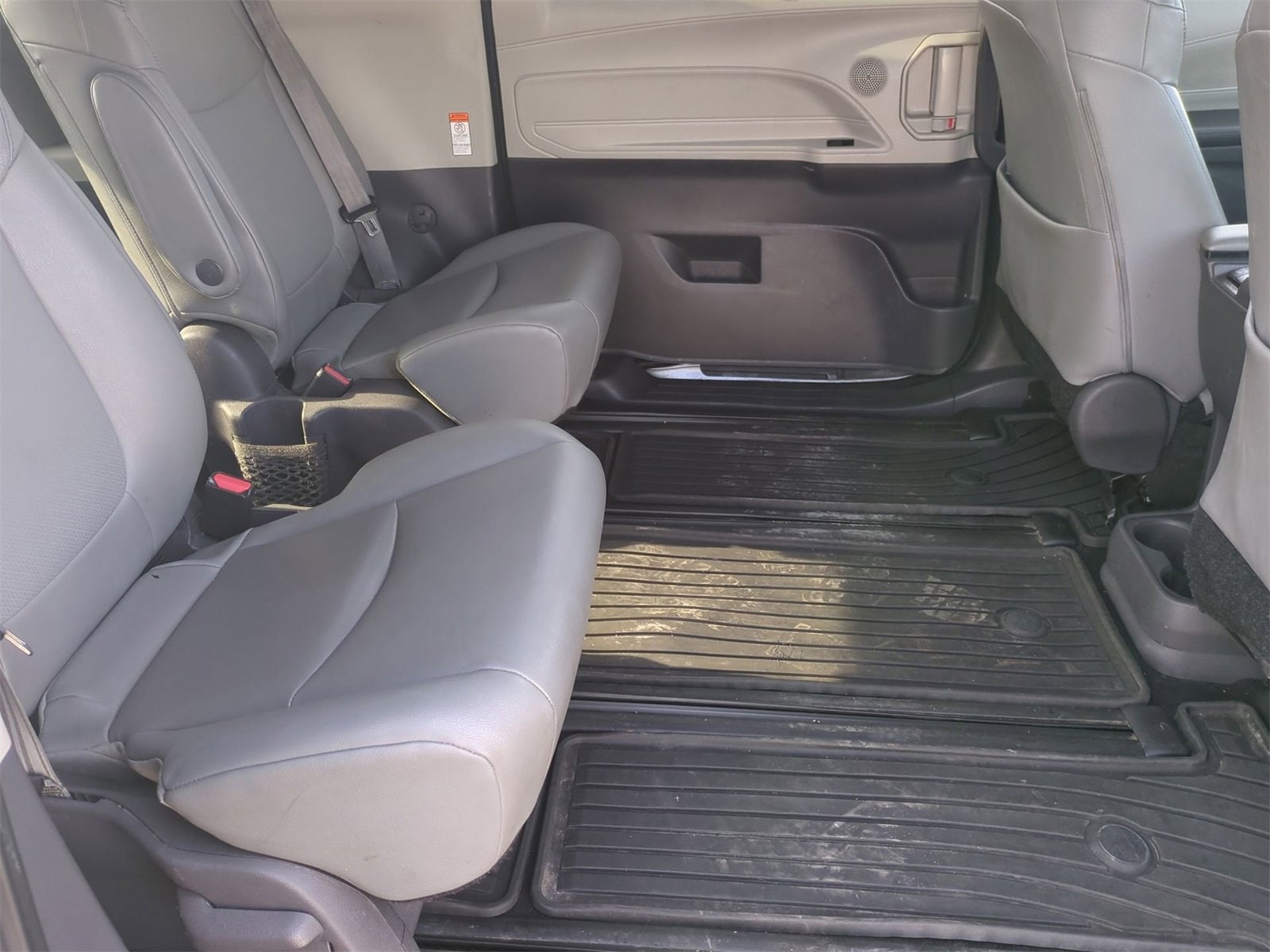 Thumbnail: 2021 Toyota Sienna - 21