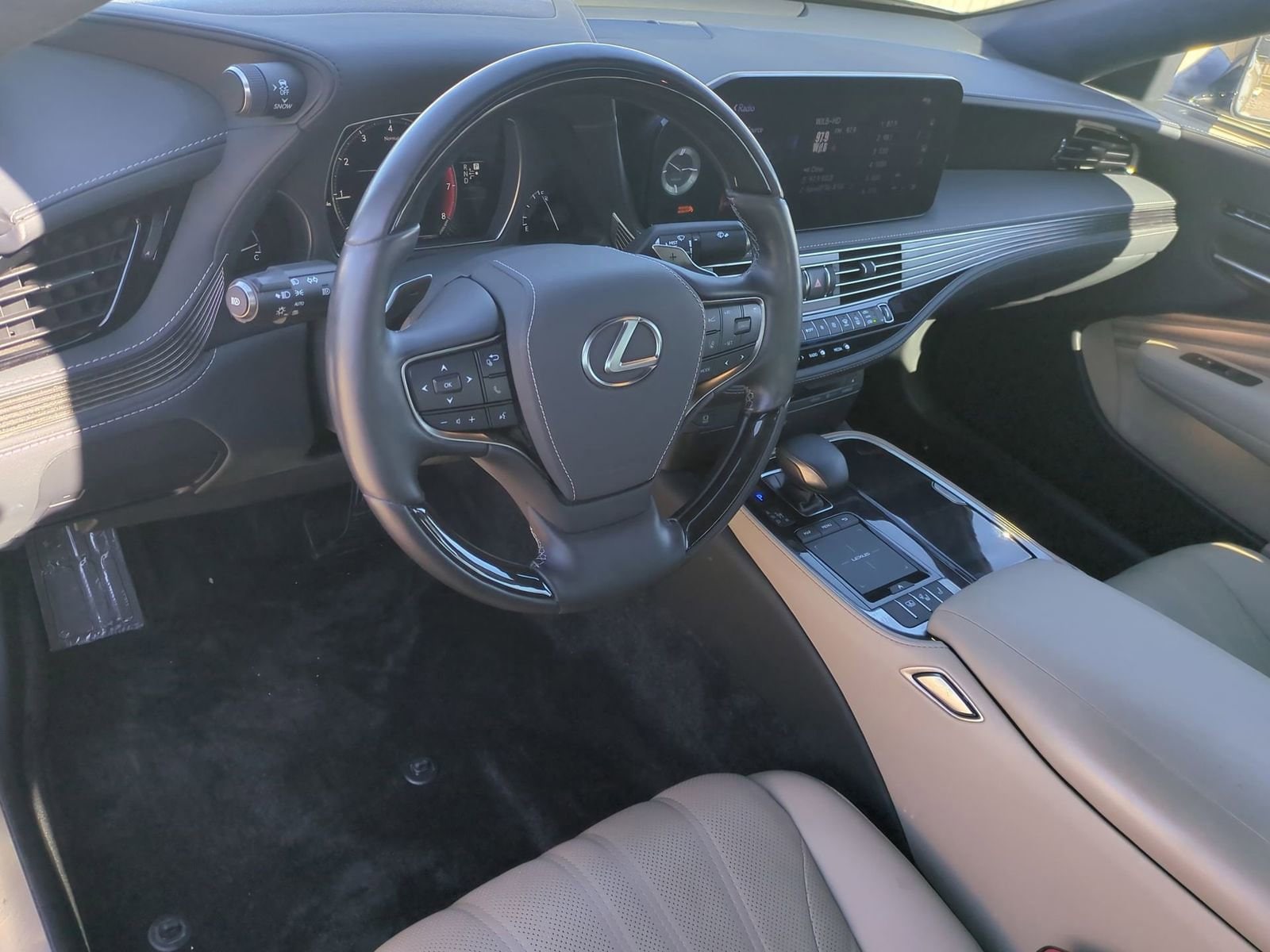 Thumbnail: 2021 Lexus LS - 10