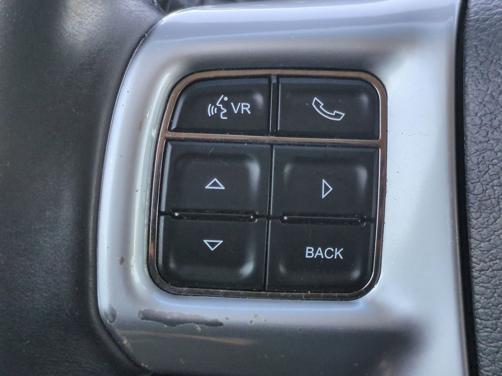 Thumbnail: 2013 Chrysler Town & Country - 23