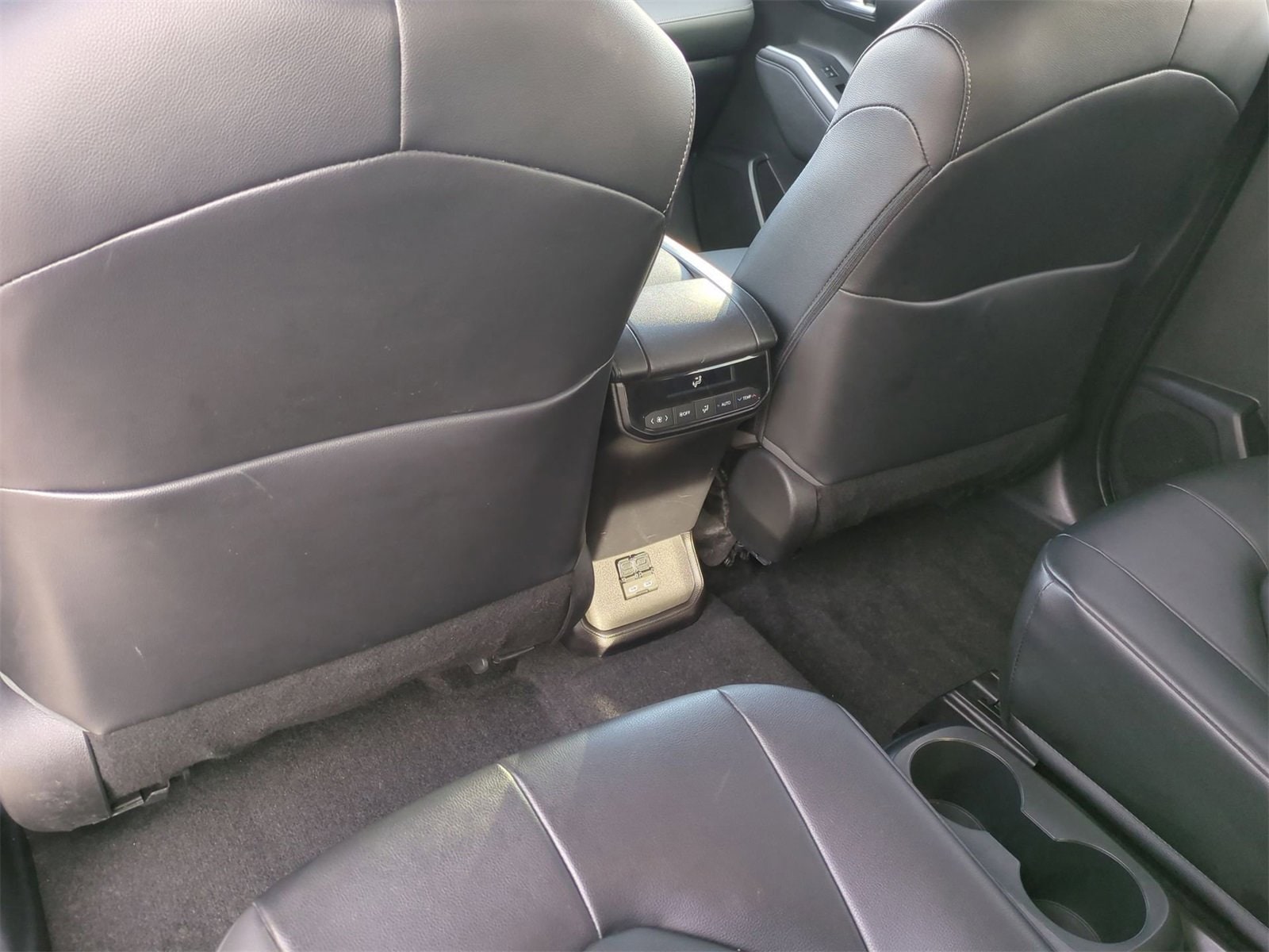 Thumbnail: 2023 Toyota Highlander - 18