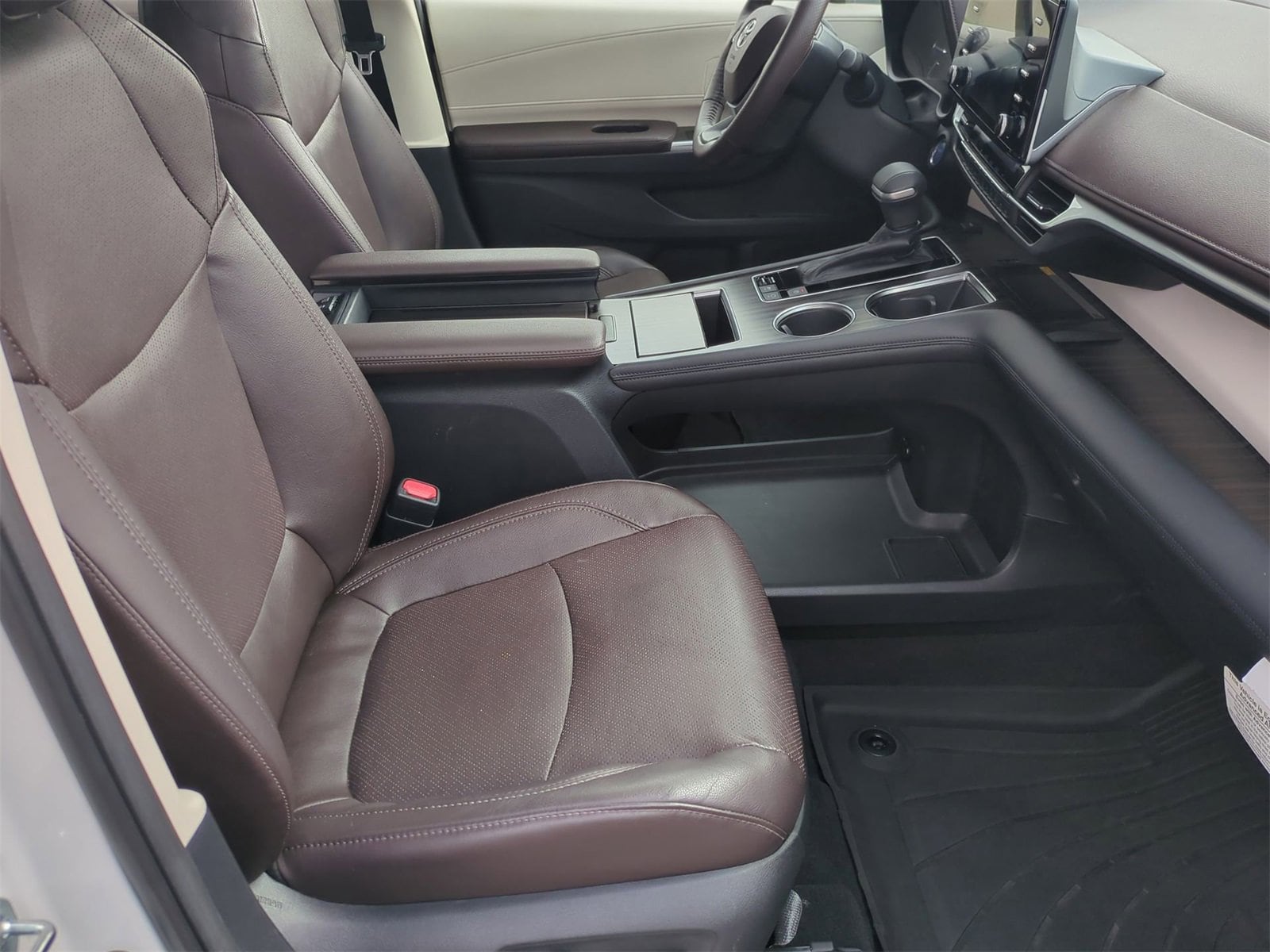 Thumbnail: 2021 Toyota Sienna - 24