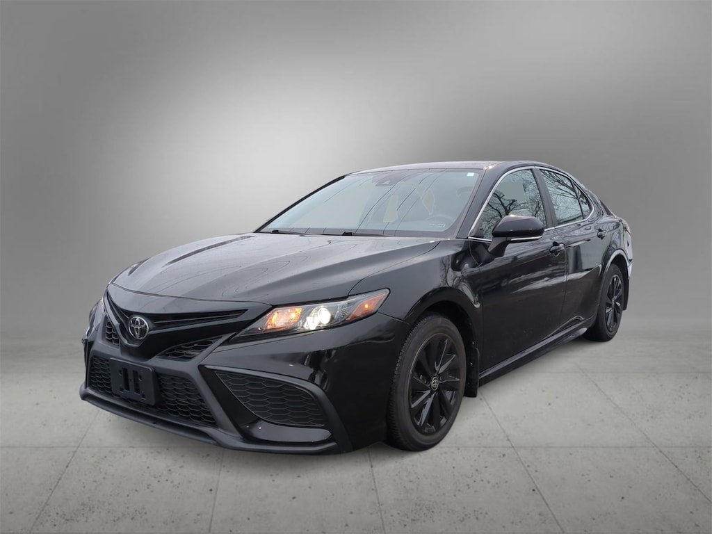 Used 2021 Toyota Camry SE Sedan