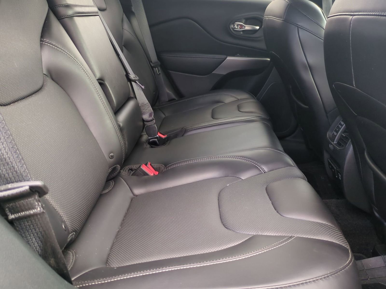 Thumbnail: 2019 Jeep Cherokee - 20