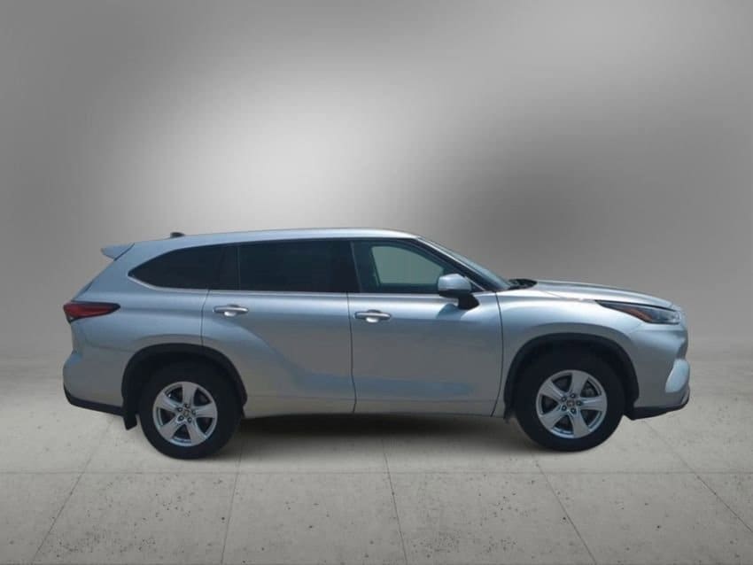 Thumbnail: 2022 Toyota Highlander - 9