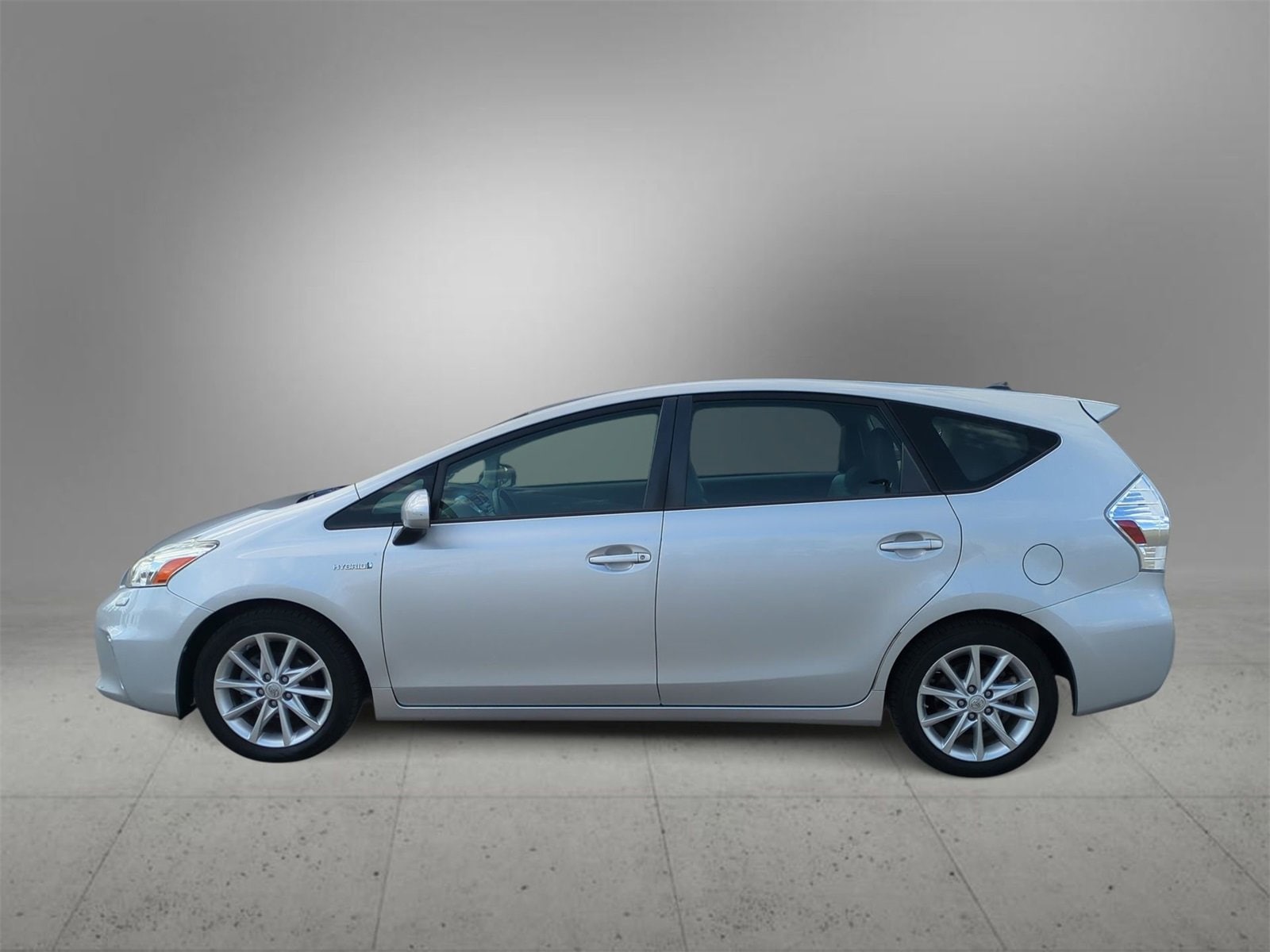 Thumbnail: 2014 Toyota Prius v - 5
