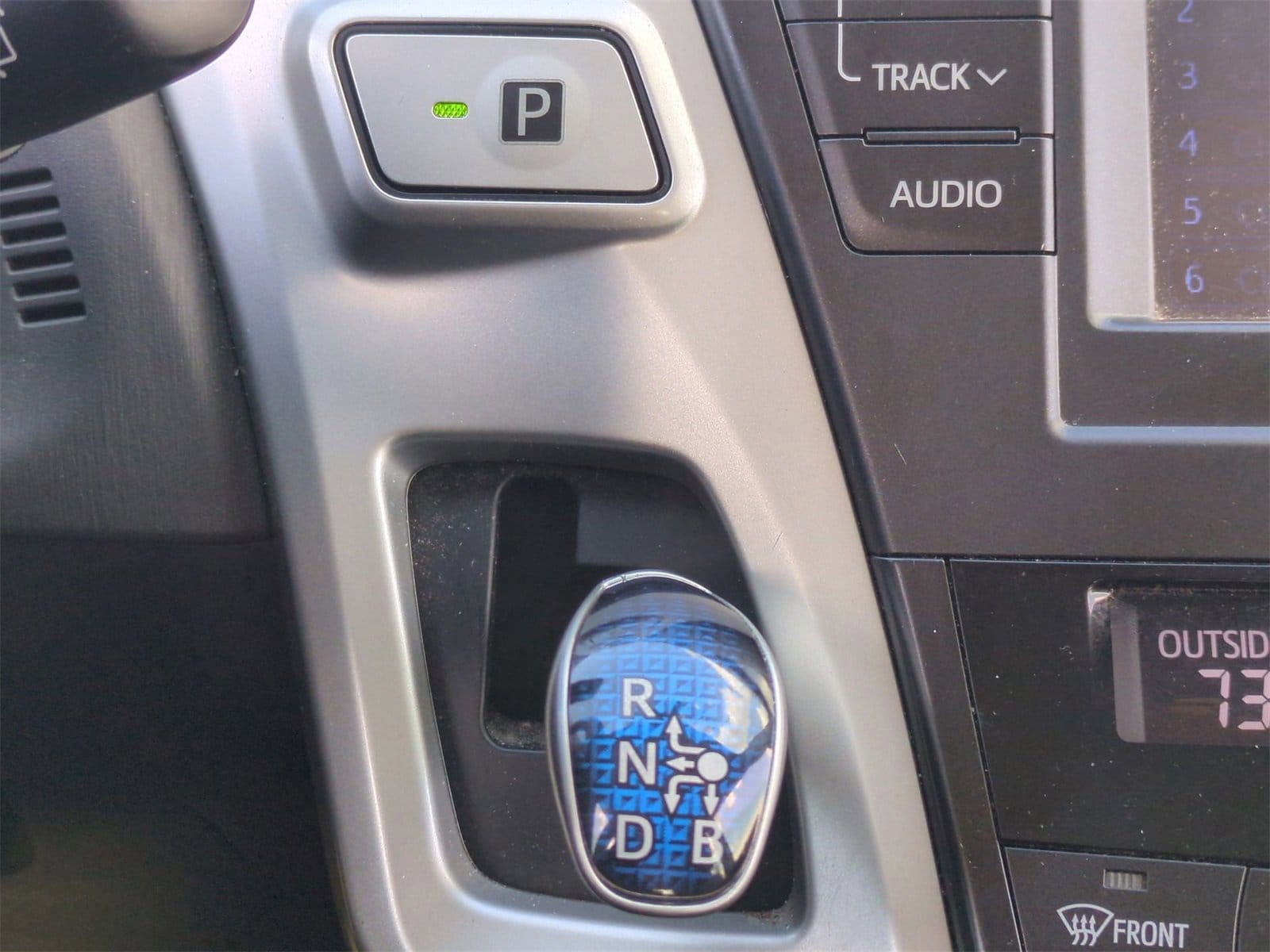 Thumbnail: 2014 Toyota Prius v - 30