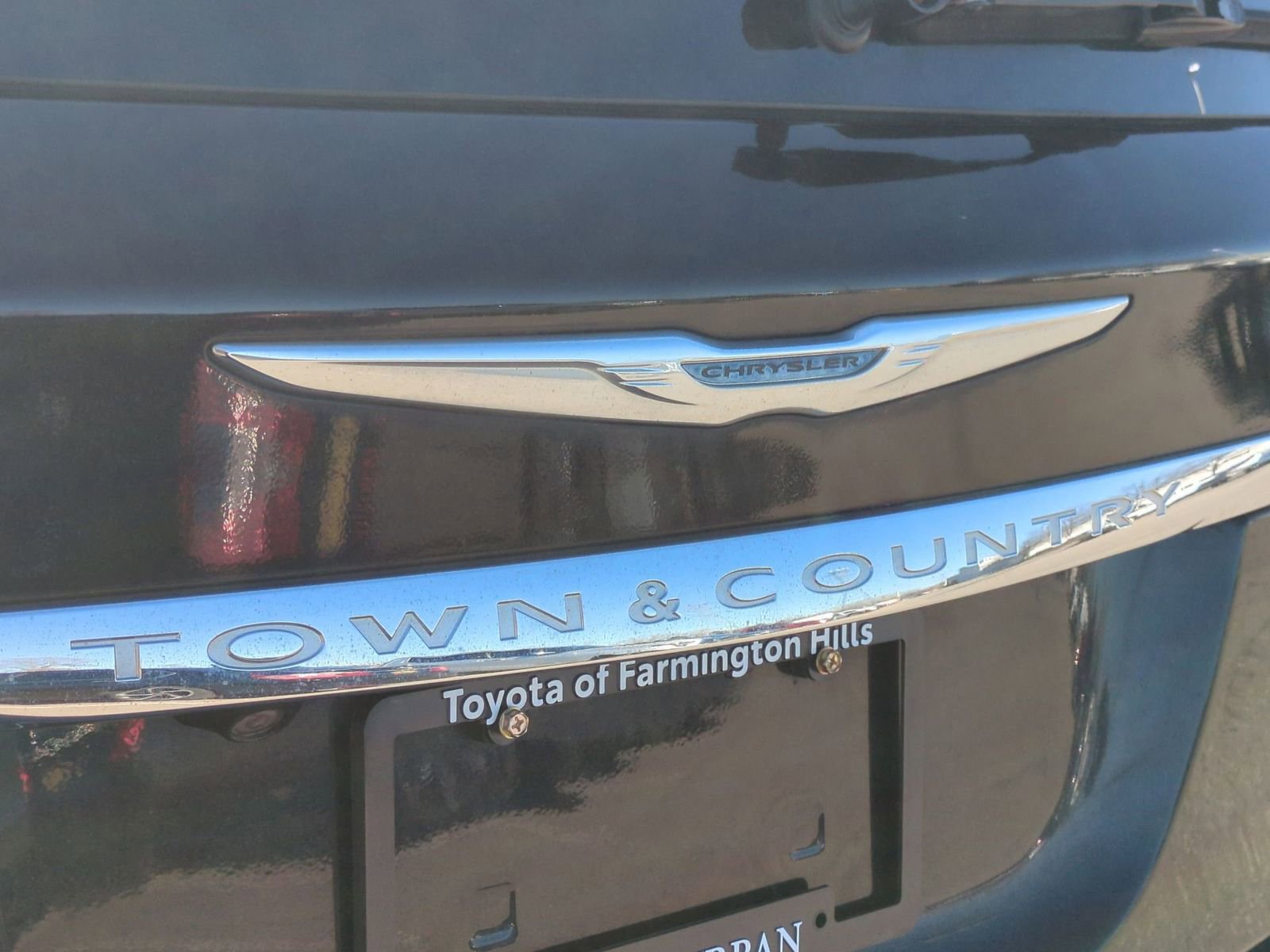 Thumbnail: 2013 Chrysler Town & Country - 13