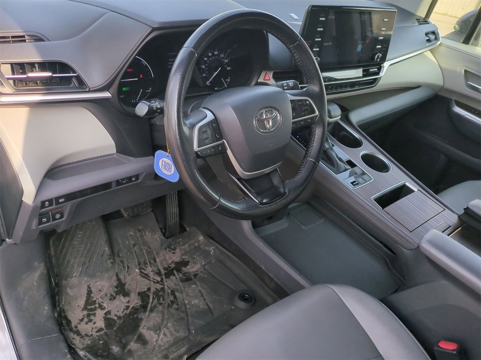 Thumbnail: 2021 Toyota Sienna - 10