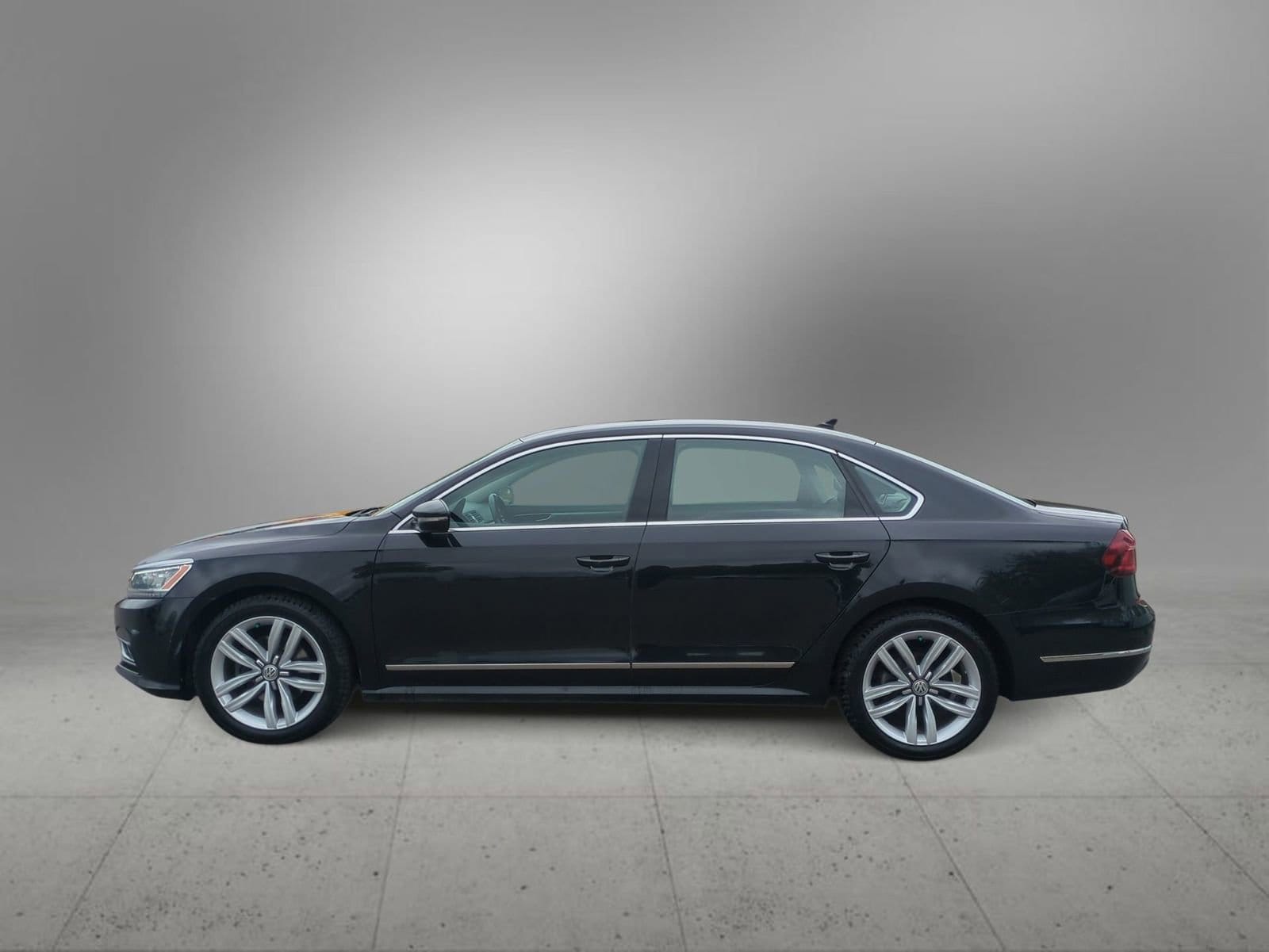 Thumbnail: 2017 Volkswagen Passat - 5