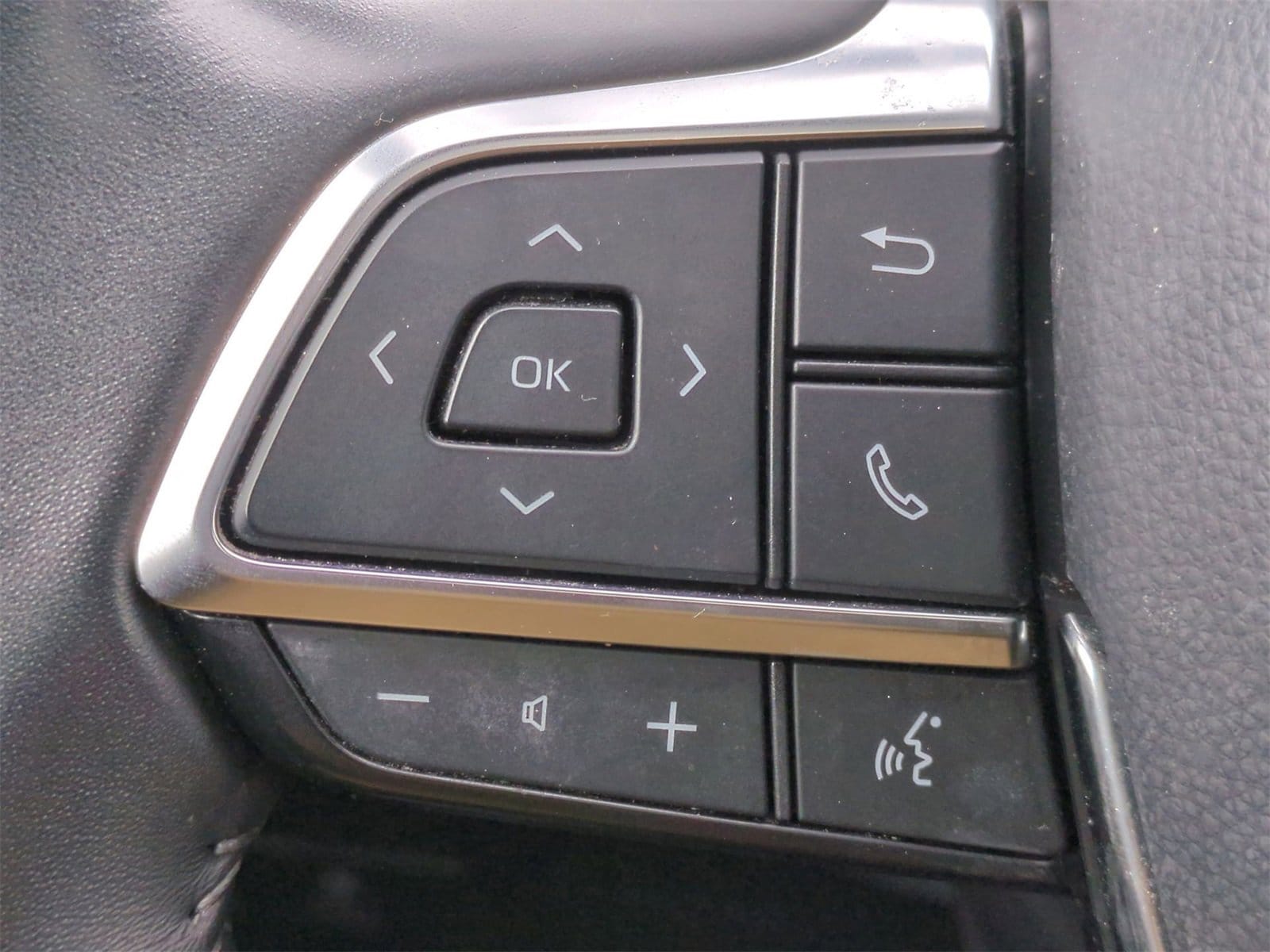 Thumbnail: 2021 Toyota Highlander - 25