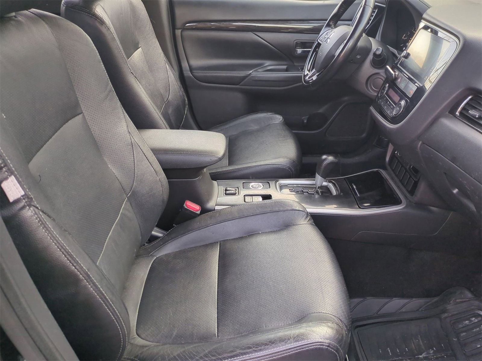 Thumbnail: 2017 Mitsubishi Outlander - 20