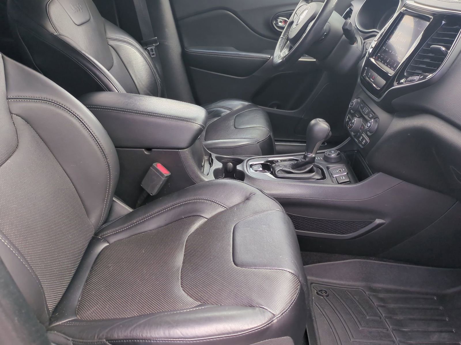 Thumbnail: 2019 Jeep Cherokee - 21