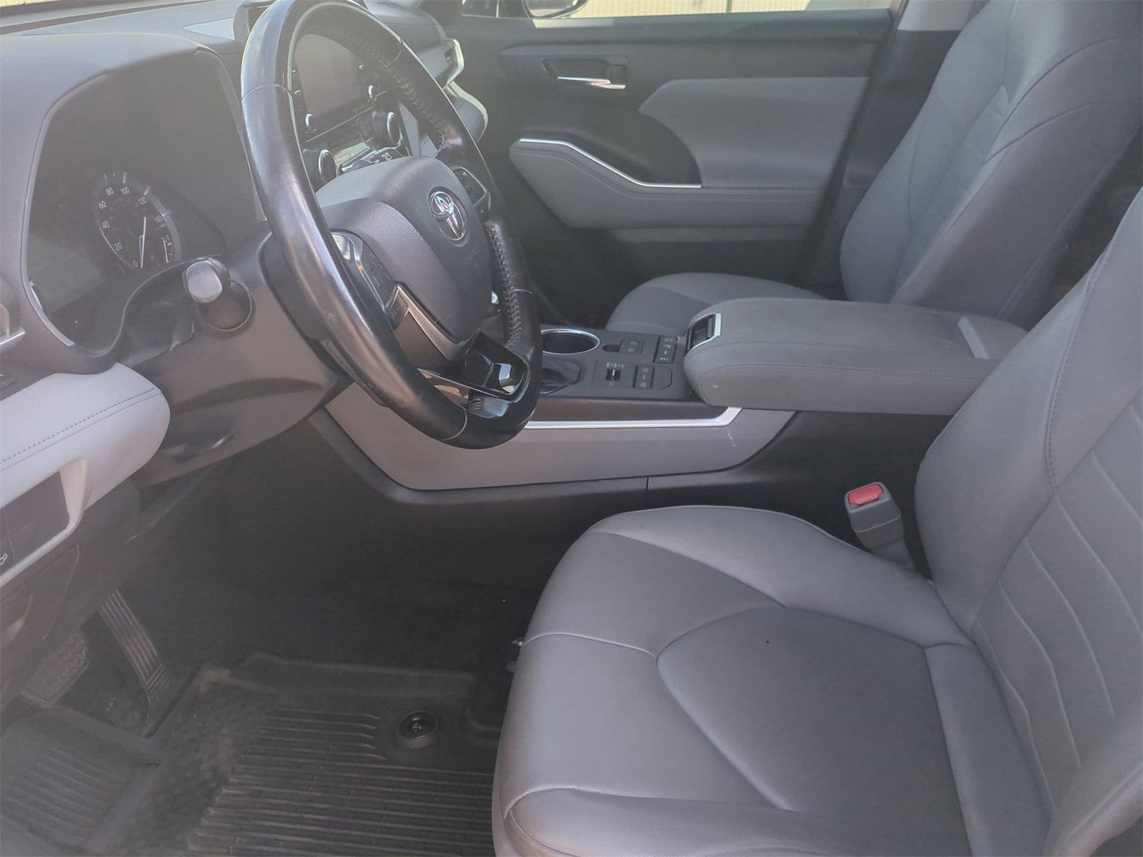 Thumbnail: 2021 Toyota Highlander - 16