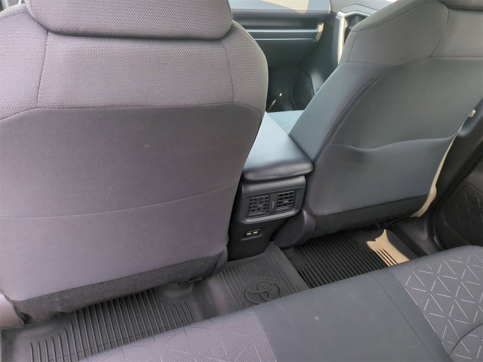 Thumbnail: 2021 Toyota RAV4 - 18