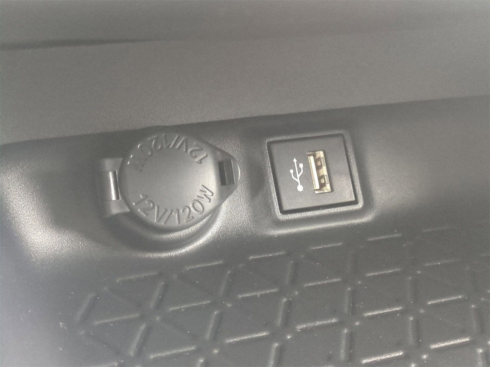 Thumbnail: 2025 Toyota RAV4 - 31