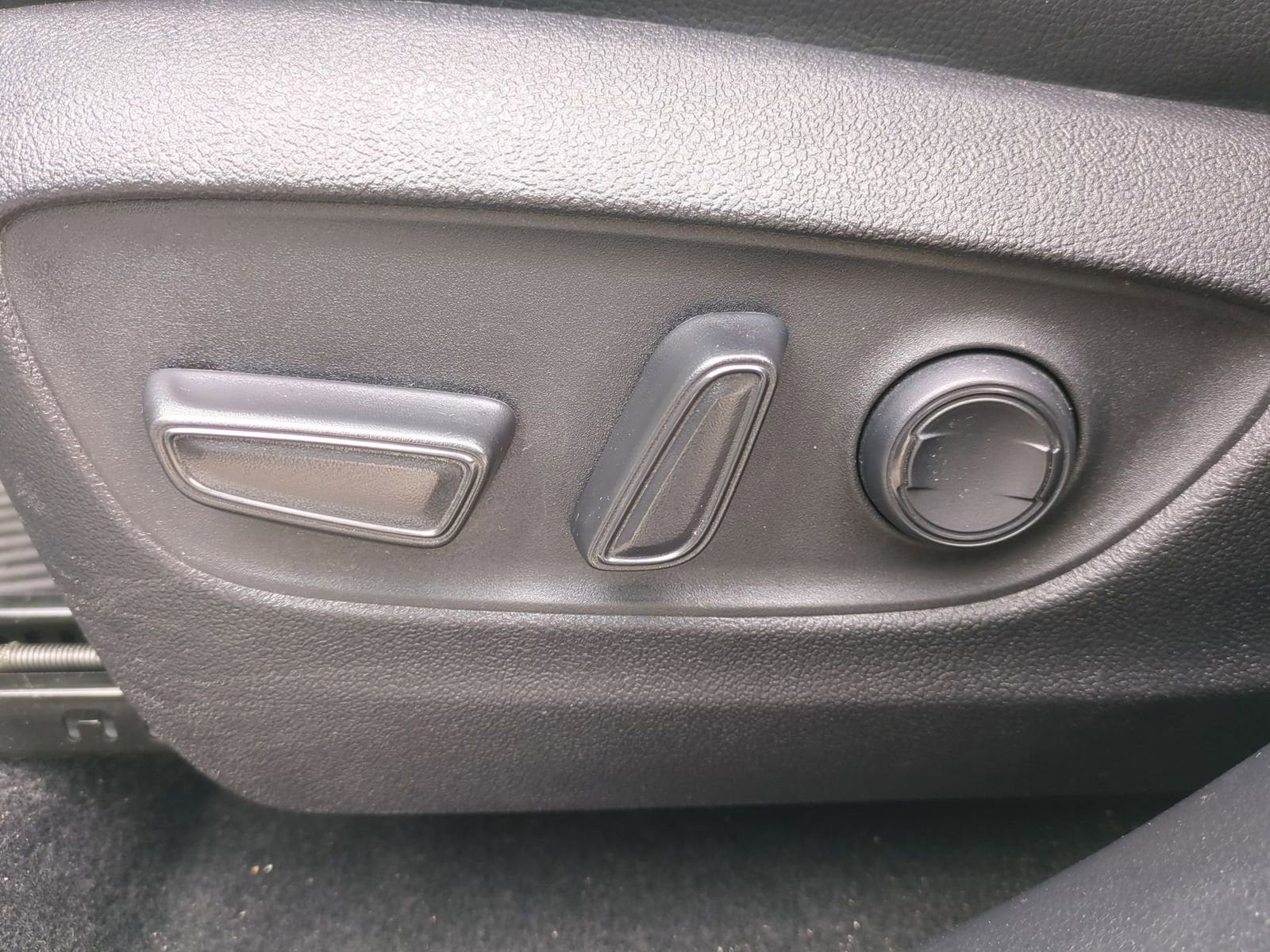 Thumbnail: 2023 Toyota Highlander - 17