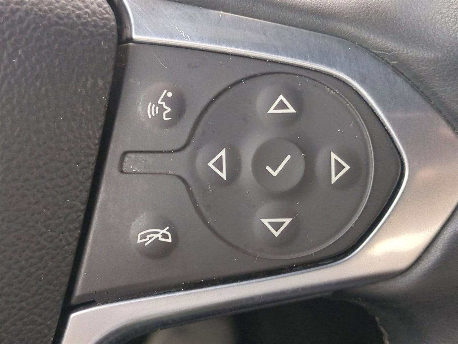 Thumbnail: 2023 Chevrolet Traverse - 24