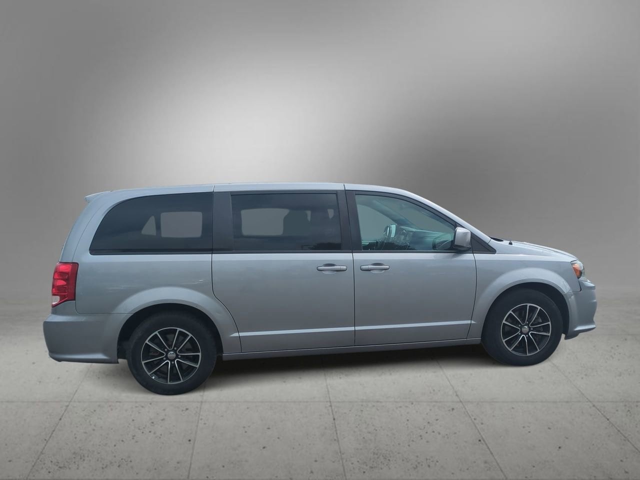 Thumbnail: 2019 Dodge Grand Caravan - 9