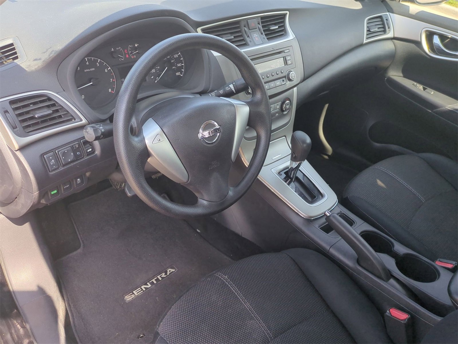 Thumbnail: 2014 Nissan Sentra - 10