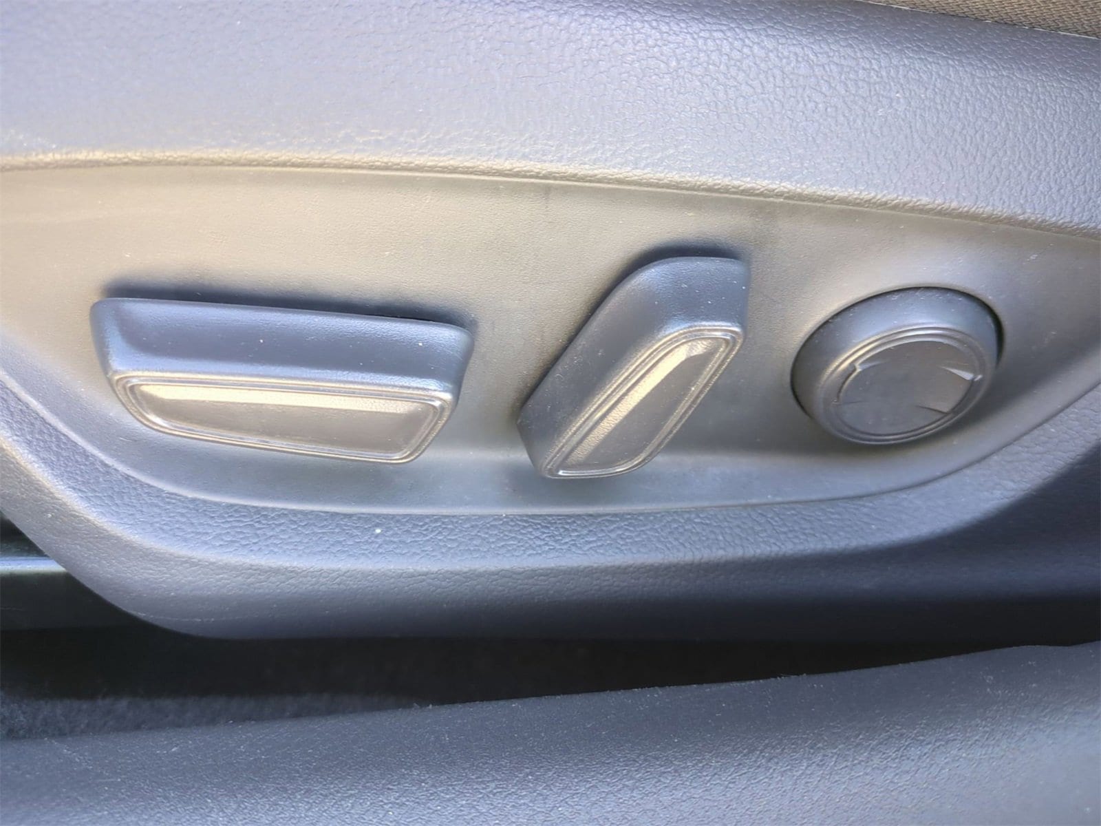 Thumbnail: 2019 Toyota Camry - 17