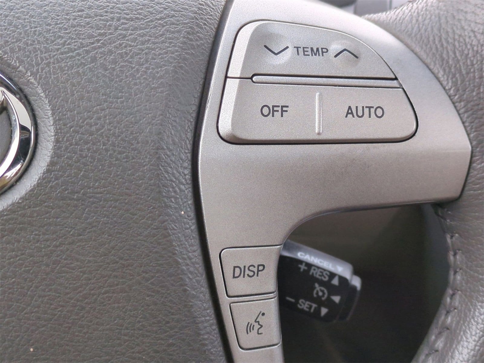 2010 Toyota Camry XLE 26