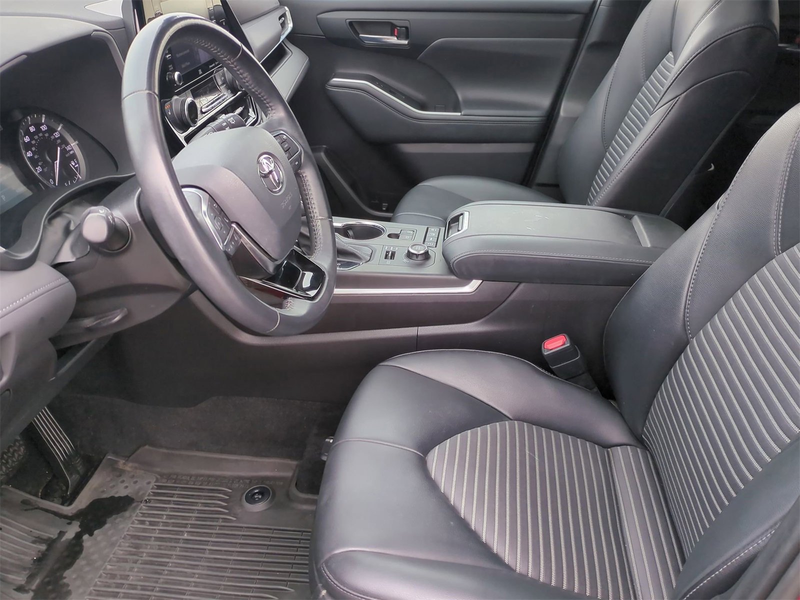 Thumbnail: 2021 Toyota Highlander - 16