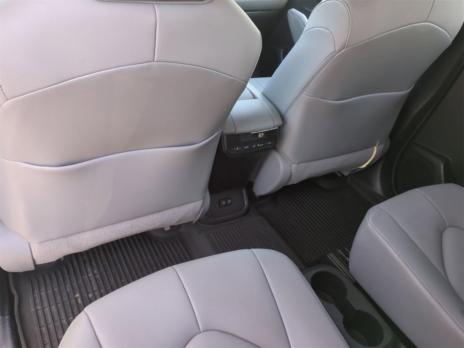 Thumbnail: 2021 Toyota Highlander - 18