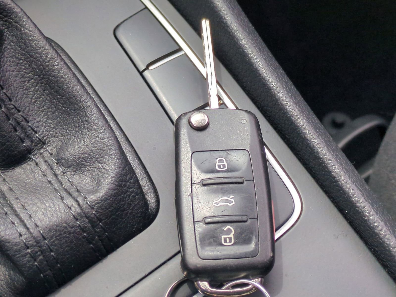 Thumbnail: 2013 Volkswagen Passat - 30