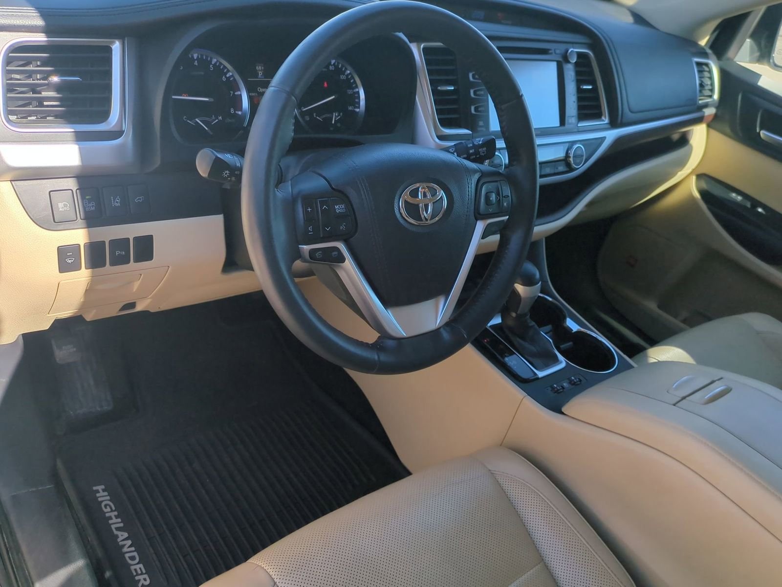 Thumbnail: 2016 Toyota Highlander - 10