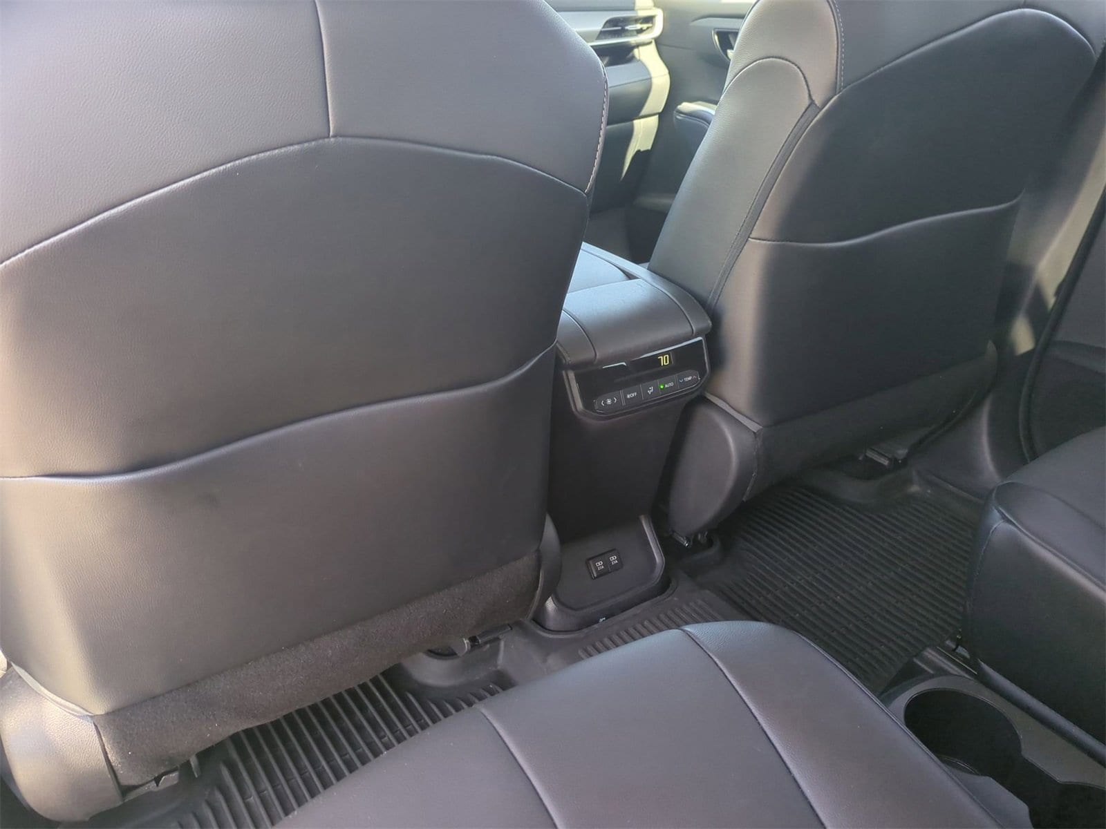 Thumbnail: 2021 Toyota Highlander - 18