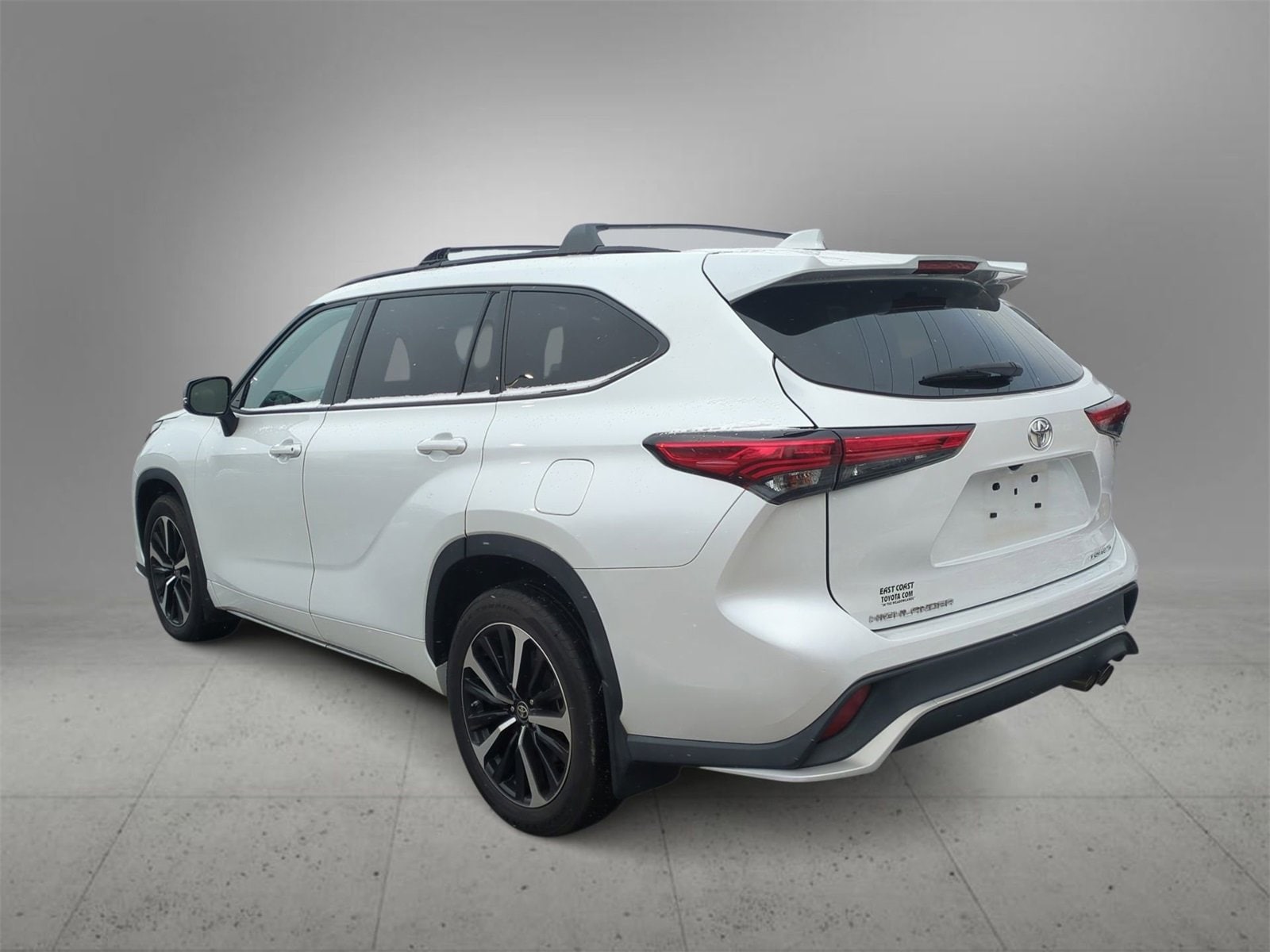 Thumbnail: 2022 Toyota Highlander - 6