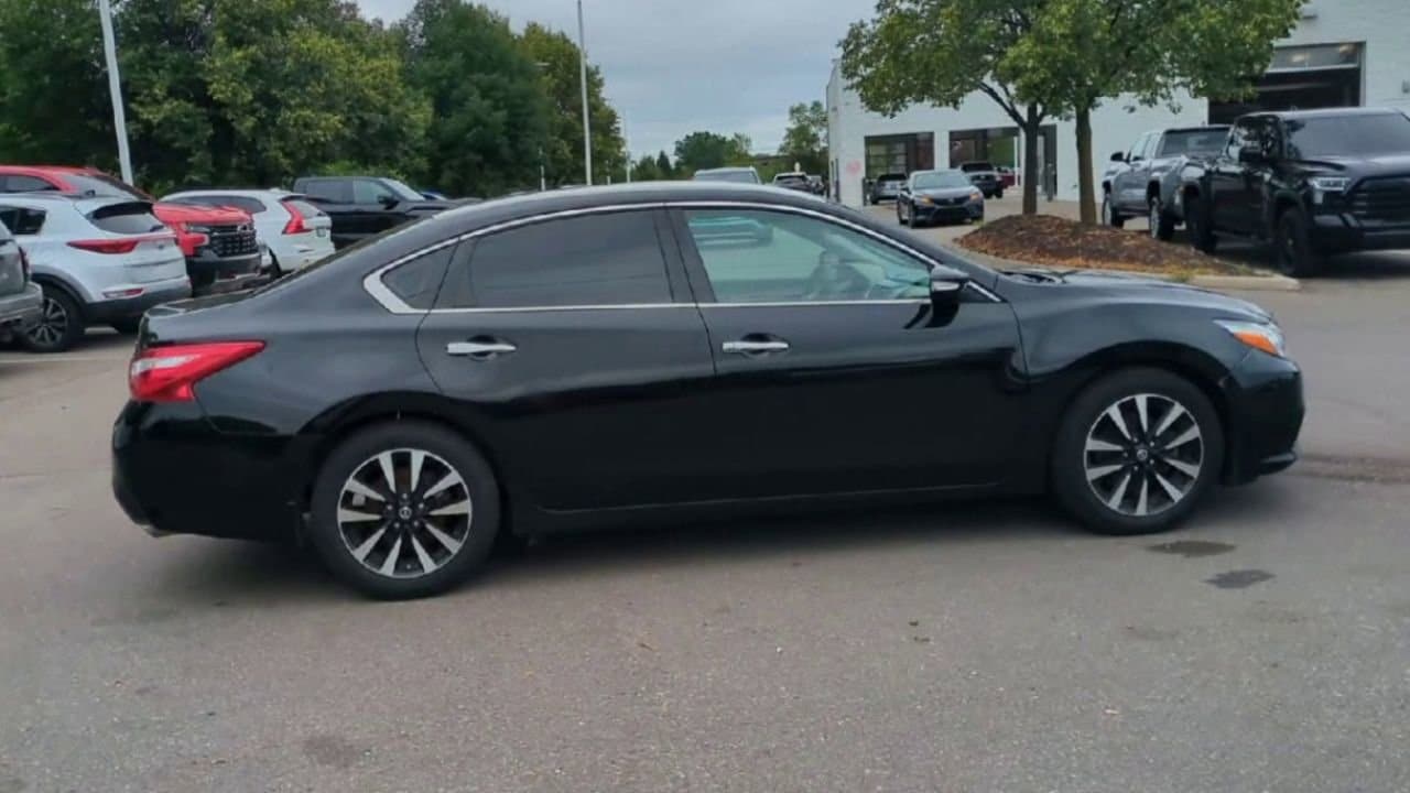 Thumbnail: 2018 Nissan Altima - 9