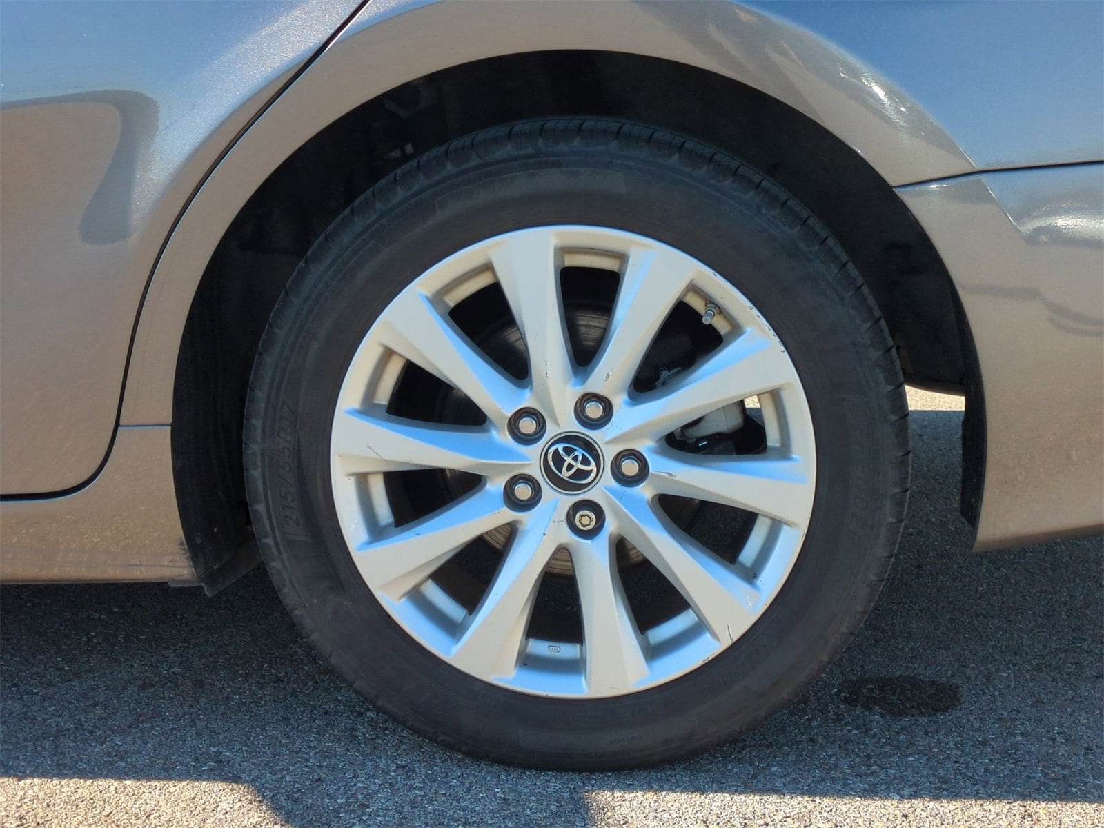 Thumbnail: 2019 Toyota Camry - 14