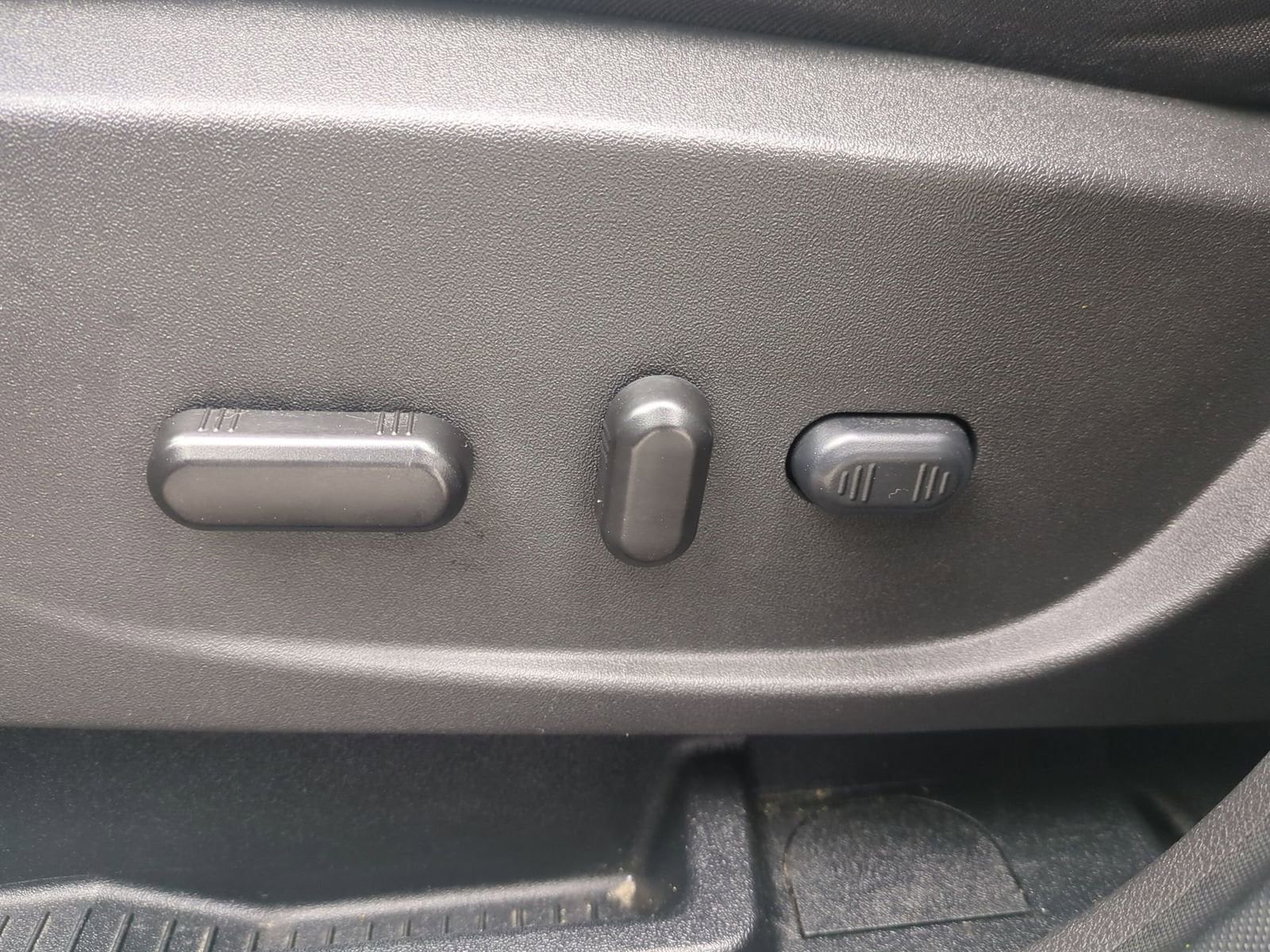 Thumbnail: 2017 Ford Escape - 17