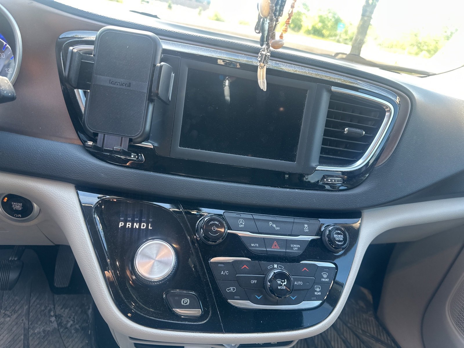 Thumbnail: 2018 Chrysler Pacifica - 4