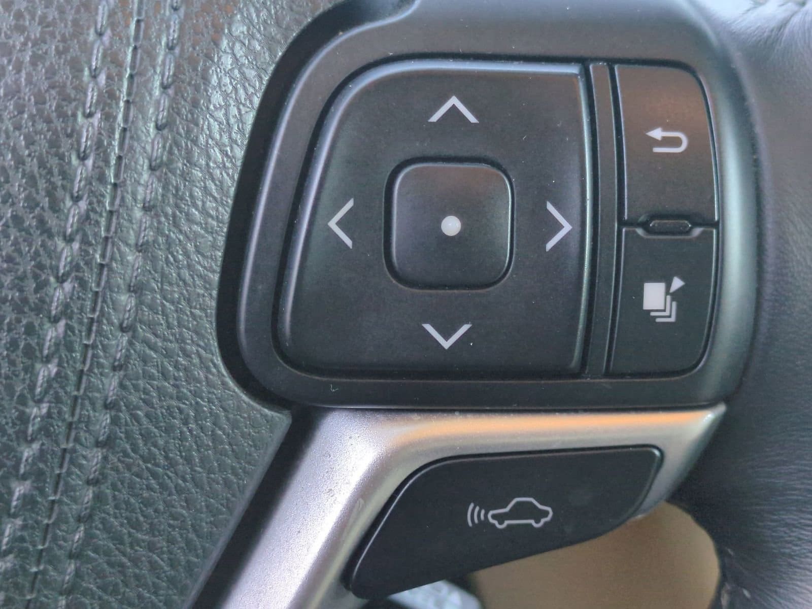 Thumbnail: 2016 Toyota Highlander - 26