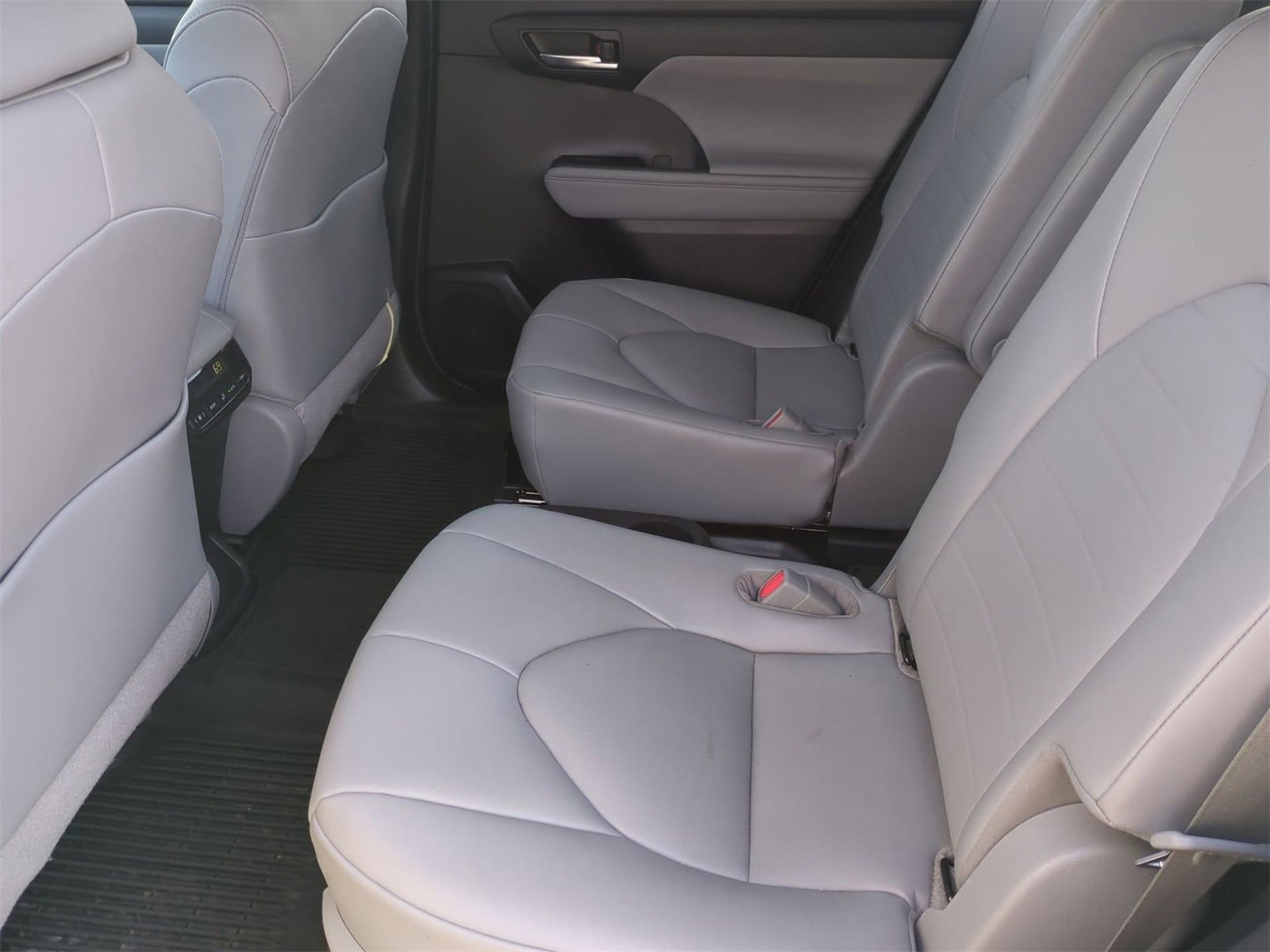 Thumbnail: 2021 Toyota Highlander - 20